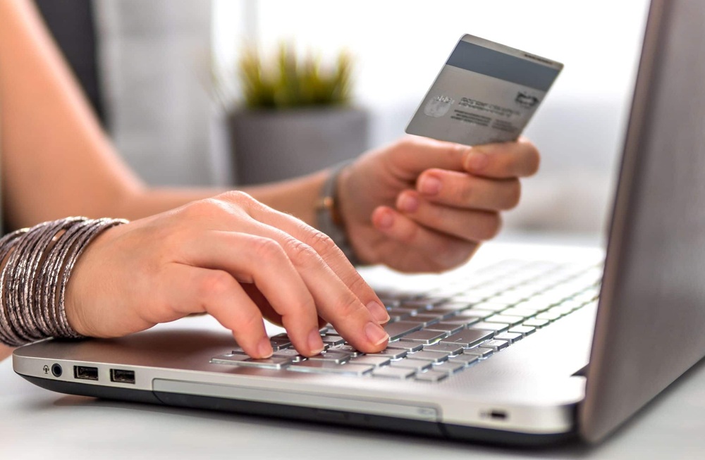 Thanh toán trực tuyến qua thẻ là gì? Doanh nghiệp online nên tích hợp thế nào?