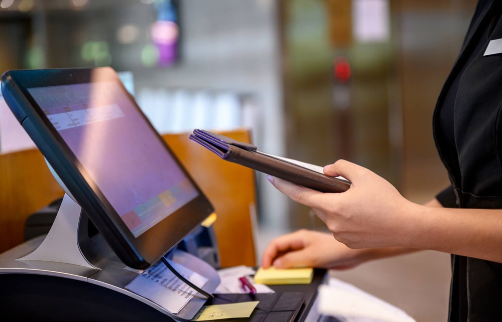 Hệ thống POS khách sạn là gì? Cách giảm thất thoát và kiểm soát theo ca