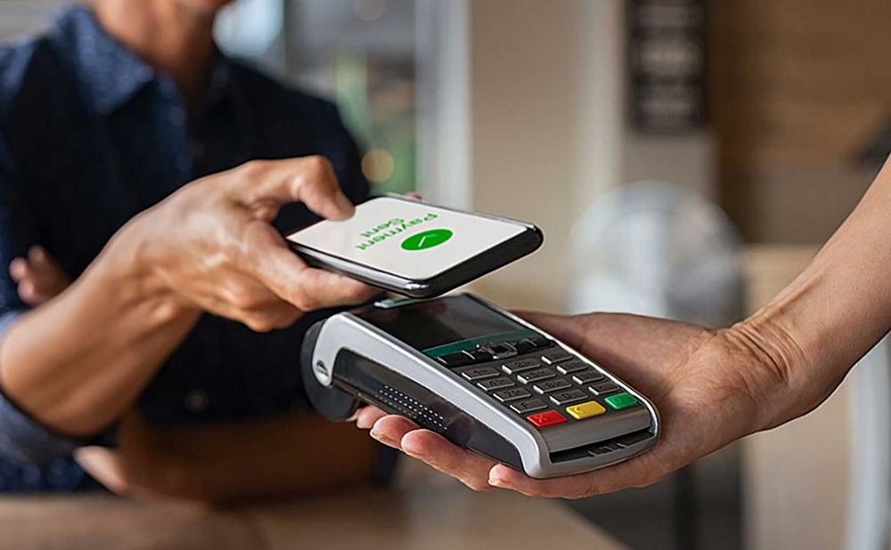 NFC và mã QR: So sánh điểm giống và khác biệt