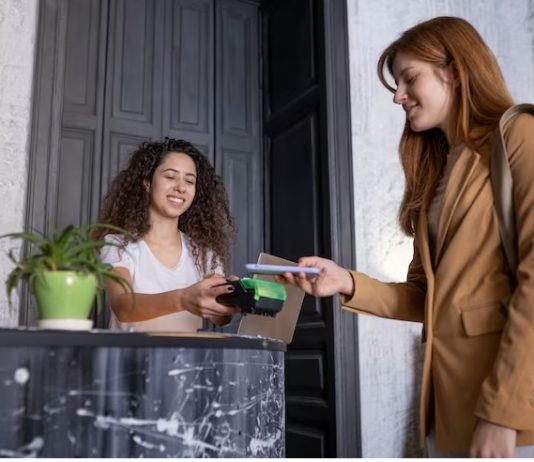 Quản lý khách sạn bằng công nghệ số: Xu hướng tất yếu 2025-2026