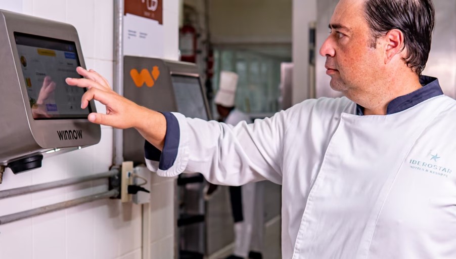 chuyen-doi-so-nganh-fb-tu-du-lieu-den-trai-nghiem-am-thuc-thong-minh