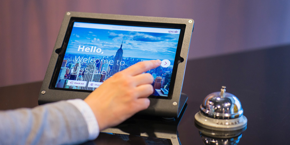 khach-san-khong-tiep-xuc-don-bay-phat-trien-ky-nguyen-luu-tru-so