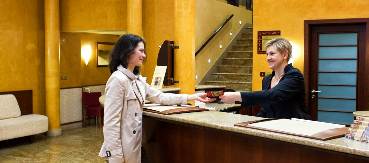 khach-san-khong-tiep-xuc-don-bay-phat-trien-ky-nguyen-luu-tru-so