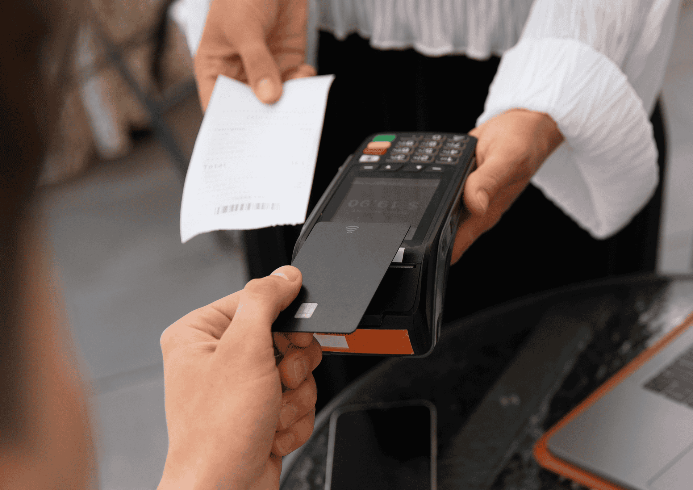 tra-gop-qua-smartpos-la-gi-lieu-co-tiem-an-rui-ro-tai-chinh-hay-khong