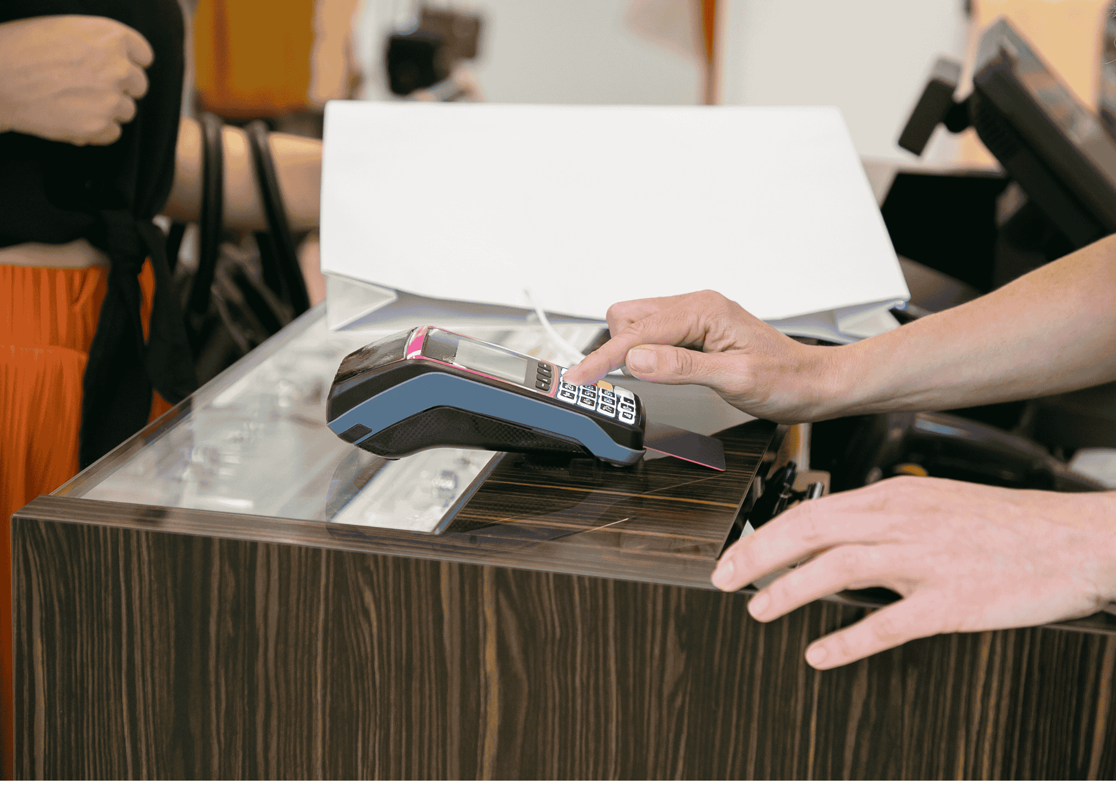 tra-gop-qua-smartpos-la-gi-lieu-co-tiem-an-rui-ro-tai-chinh-hay-khong